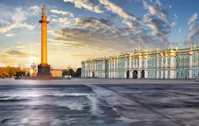 View of Saint Petersburg. Panorama of Winter Palace Square, Hermitage - Russia