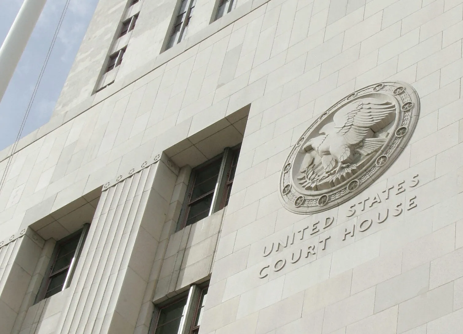 LOS ANGELES, UNITED STATES: A view of the facade of the United States District Court, Central District of California, Western Division at Spring Street in Los Angeles, 10 February, 2005. French and US parties will each have only 100 hours to present their cases before Judge Howard Matz at this court when a civil trial over the illegal acquisition of insurer Executive Life by France